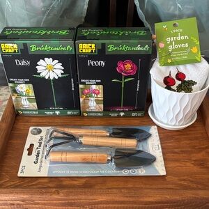 Bricks Daisy and Peony Set with Garden Tool Kit for Kids